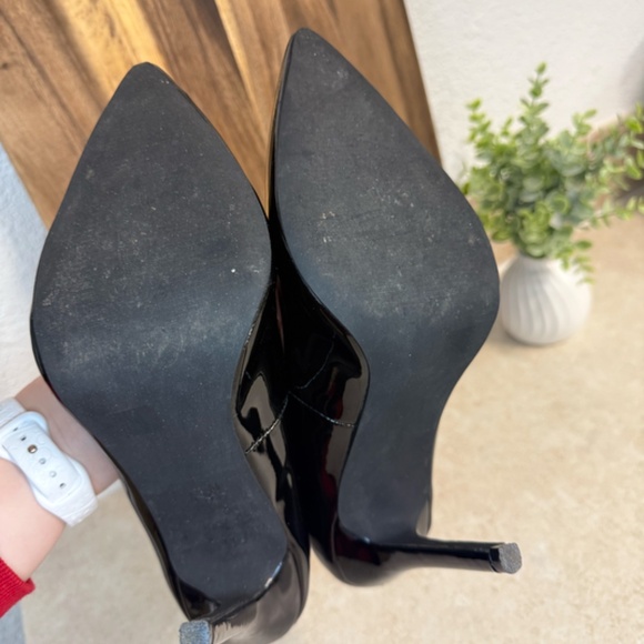STEVE MADDEN Black 4" Pumps: Size 10 - Picture 10 of 10